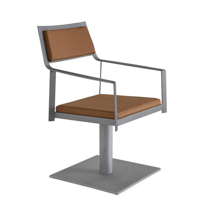 Chaise de coiffure en métal gris mate, assise en mousse et skai marron, pied carré option pompe hydraulique