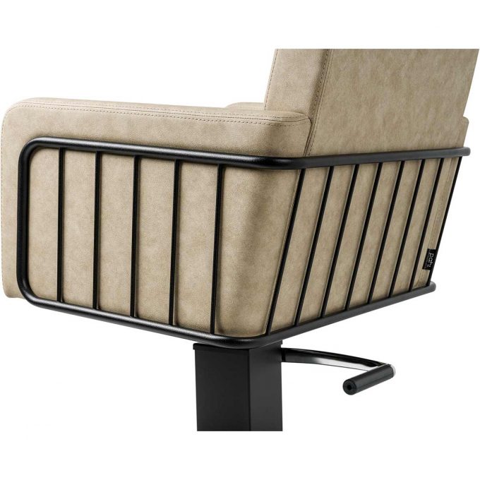 fauteuil de coiffure avec pied carré kube noir et pompe hydraulique, structure métallique noire
