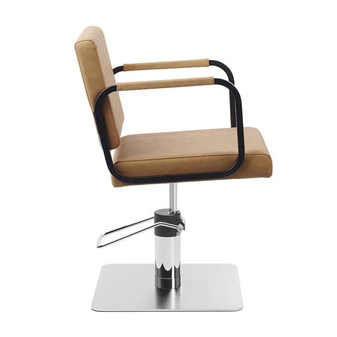 Fauteuil de coiffage Yu-r structure en métal noir, accoudoirs arrondis avec rembourrage mousse, tapisserie en similicuir, base carré inox