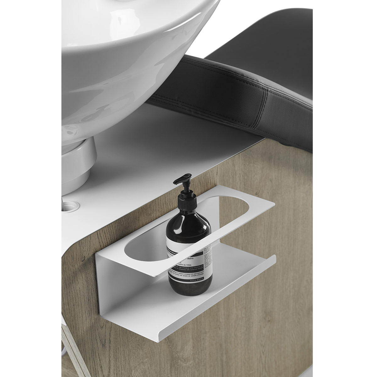 Bac à shampoing en position allongée, idéal pour un moment de détente exceptionnel, finition stratifié et similicuir et couleur vasque aux choix