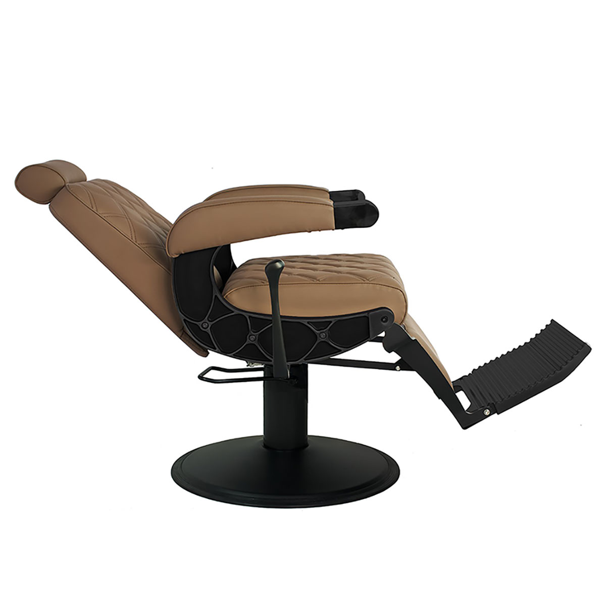 Siège de barbier réglable en hauteur par pompe hydraulique et en position allongée, en métal noir et finition skaï marron taupe