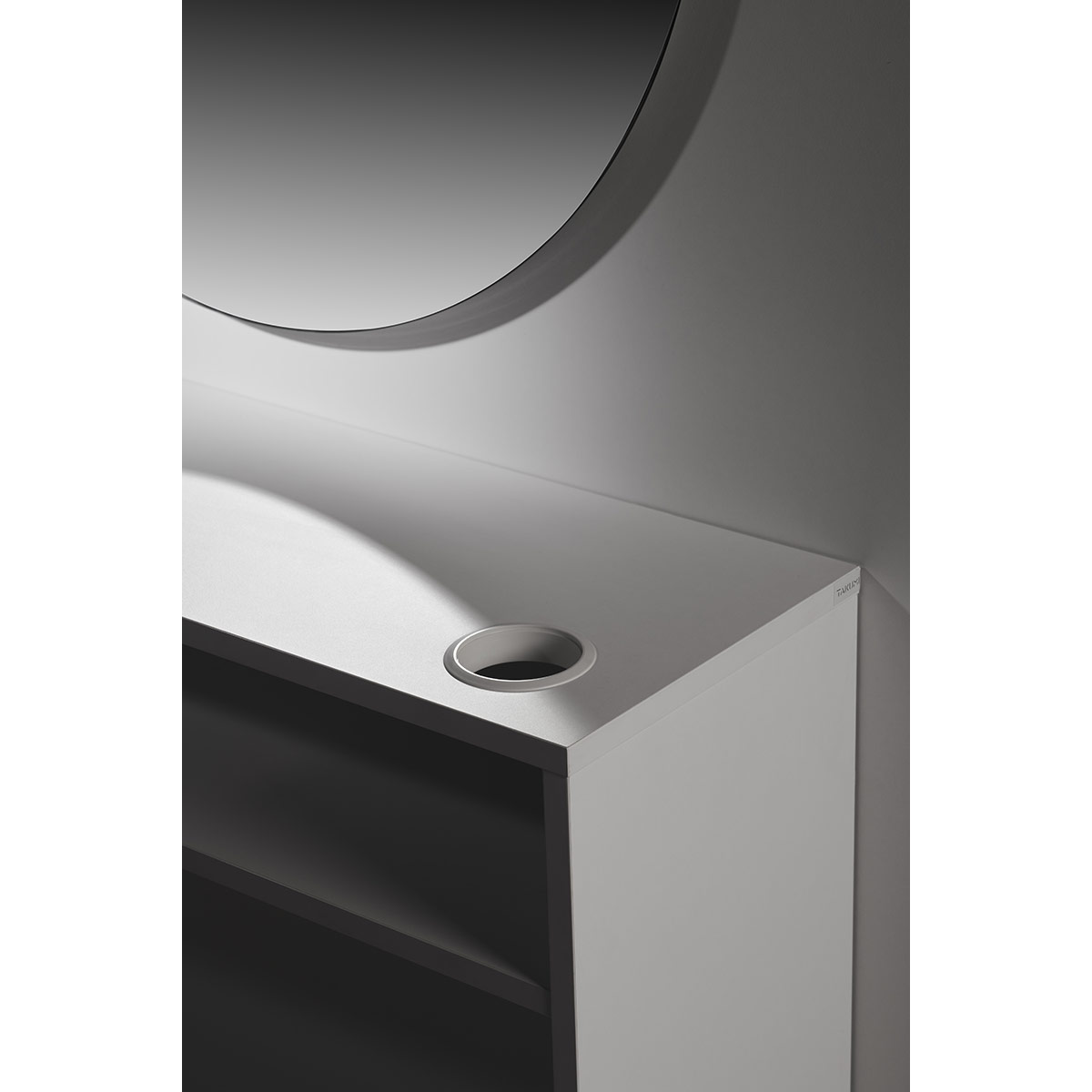 poste de coiffage mural avec structure stratifié intégrant porte séchoir, repose pied et d'un grand miroir rond de 80 cm avec ou sans éclairage led