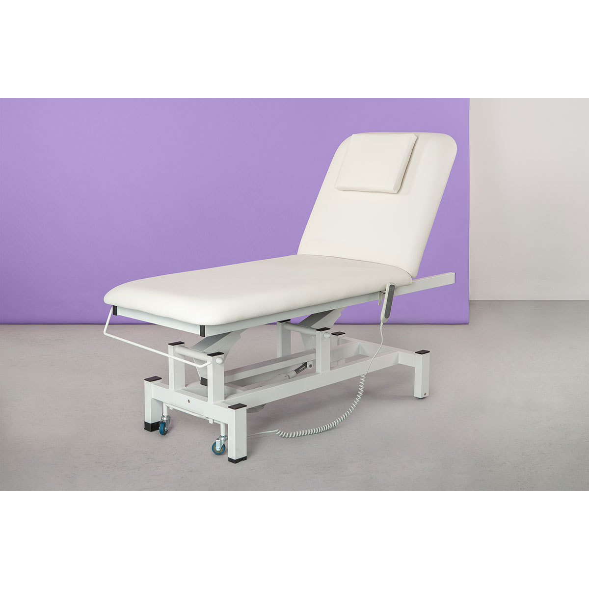 Lit de massage avec porte rouleau et ouverture visage, roulettes escamotables