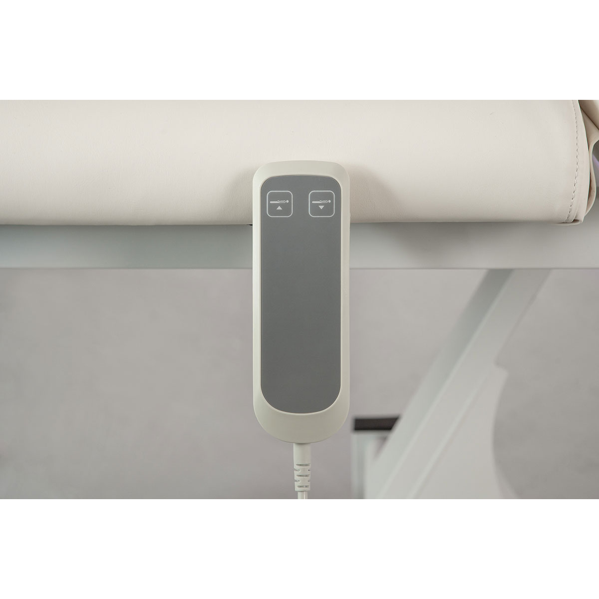 Lit de massage avec porte rouleau et ouverture visage, roulettes escamotables