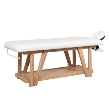 Table de massage professionnelle ROOTS WHITE fixe en bois massif, avec matelas blanc épais de 11 cm, têtière ergonomique réglable, accoudoirs ajustables, étagère inférieure et porte-rouleau intégré.