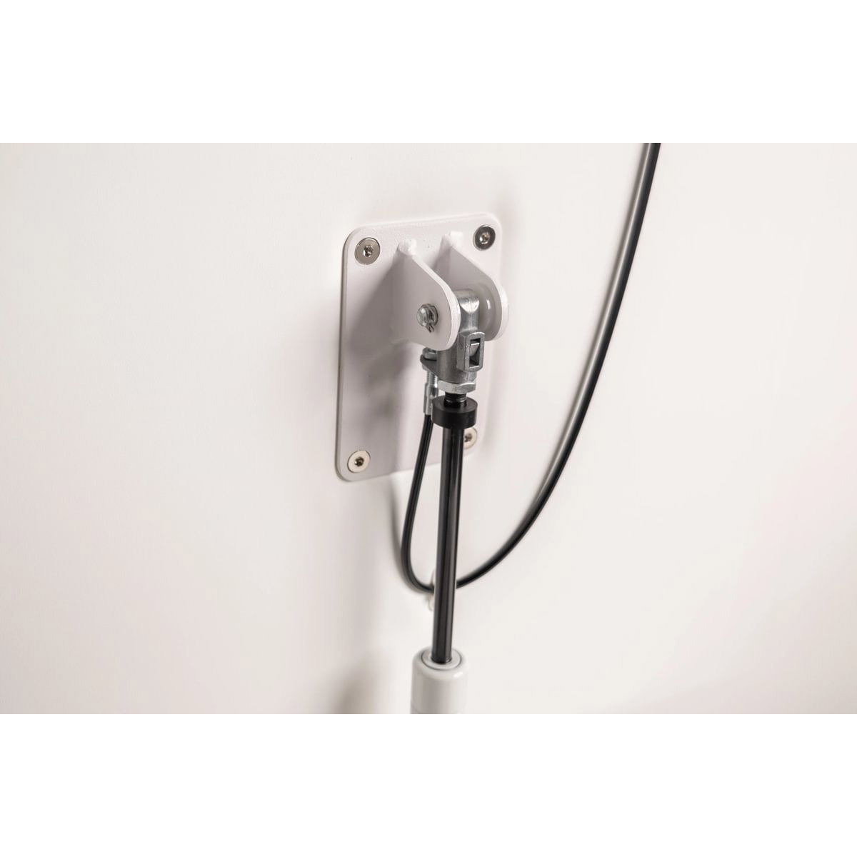 Table de soin et massage pour institut, base blanche, matelas en PU blanc, réglable en hauteur motorisé, inclinaison dossier par vérin